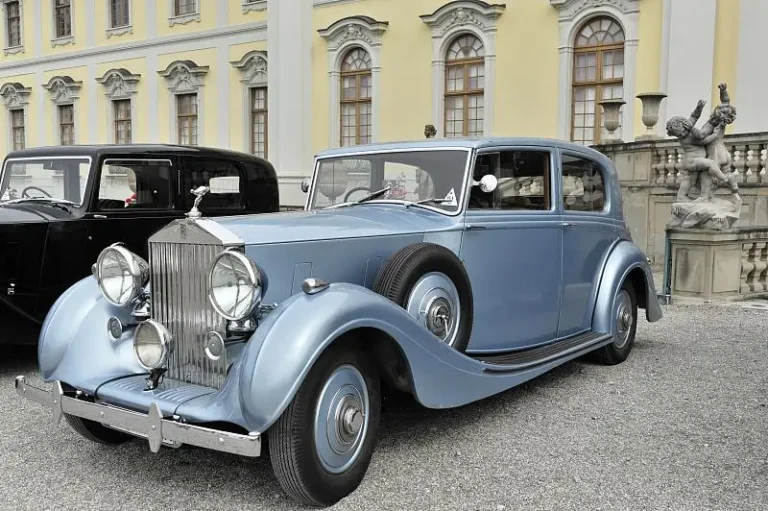 Early car exterior design