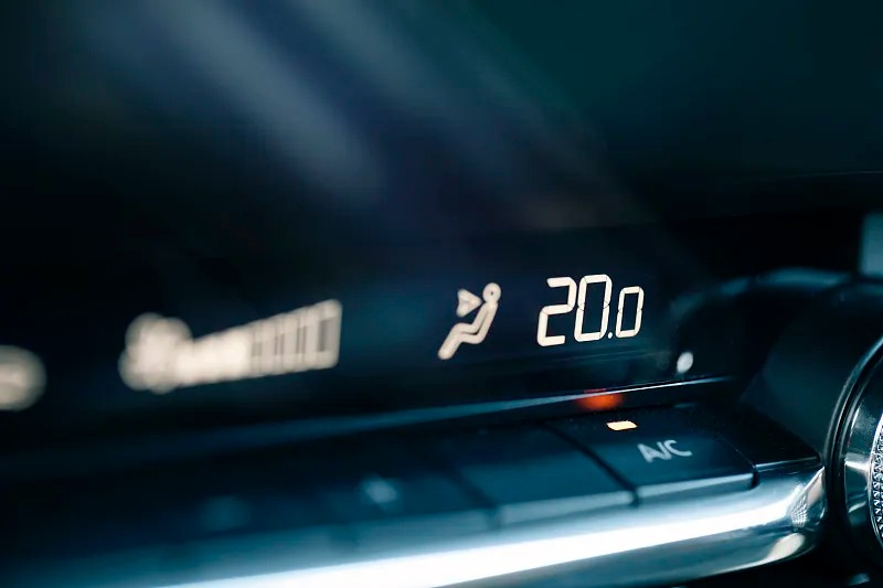 turn on the car AC