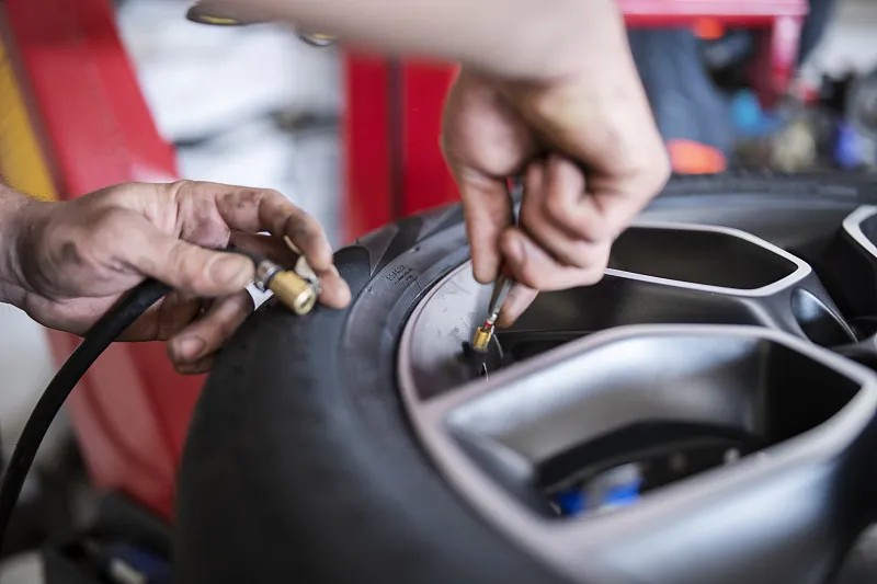 Car tire pressure detection